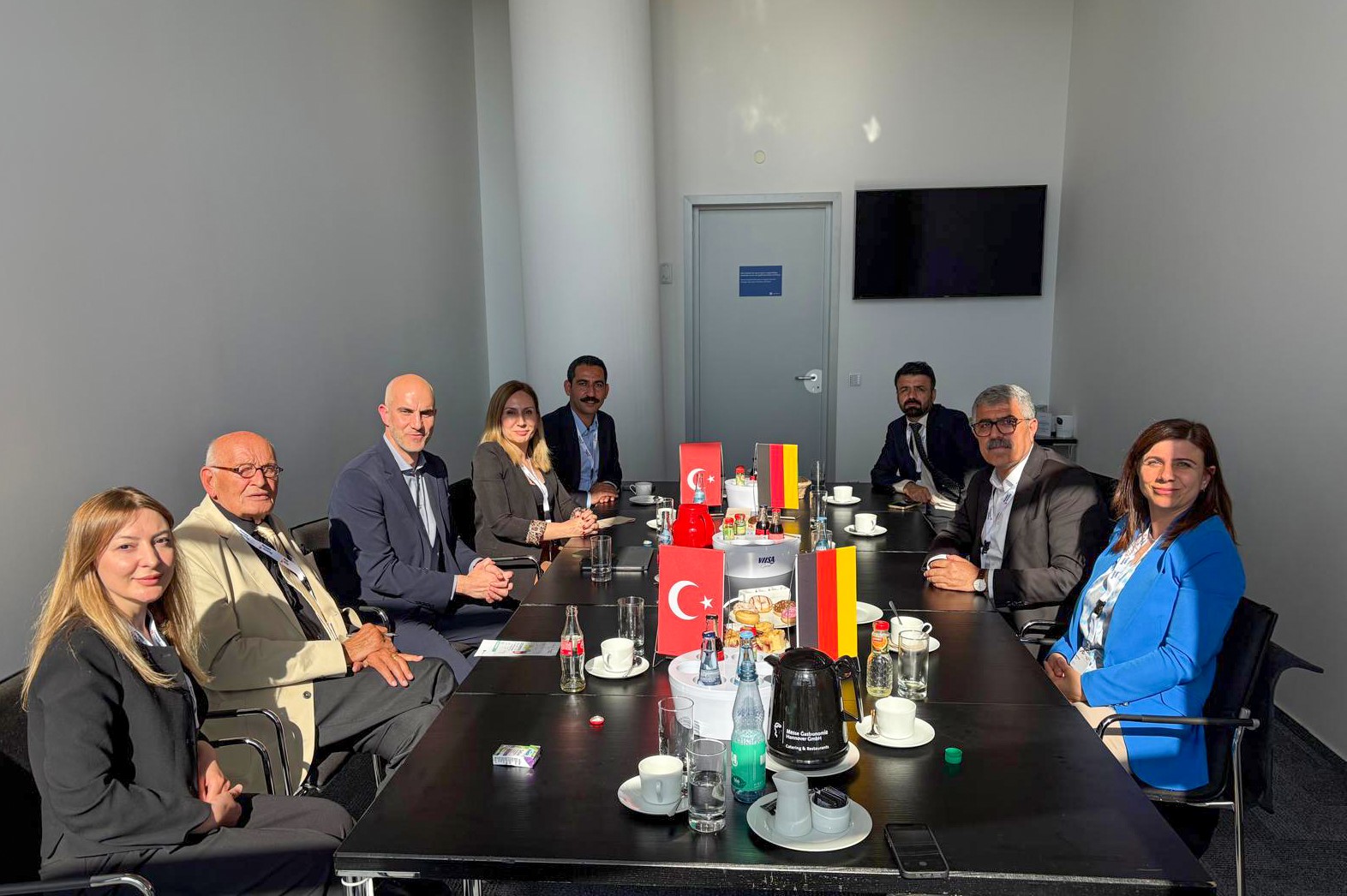 Eş Başkan Bucak, Hannover Belediyesi Başkanı Onay ile buluştu