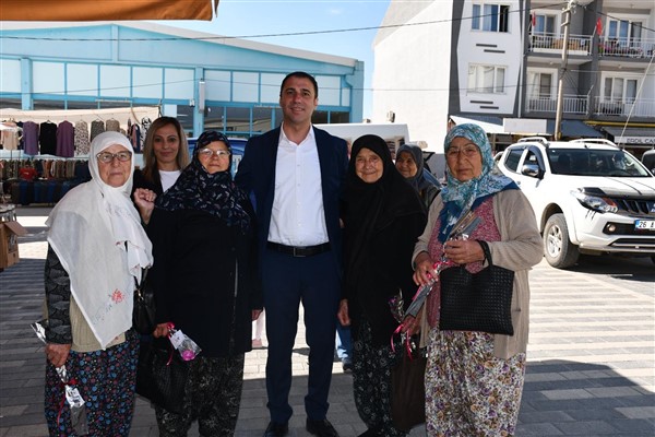 Beylikova’da bin çiçek dağıtıldı