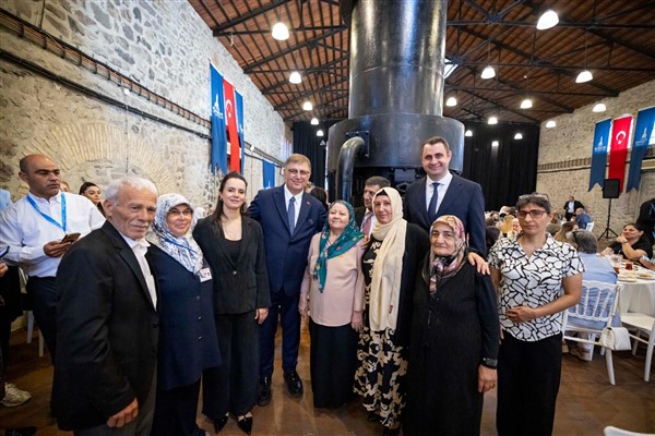 Başkan Tugay şehit anneleri ile bir araya geldi