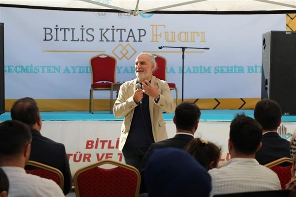 Bitlis’te Gençlik Festivali ve Kitap Fuarı başladı