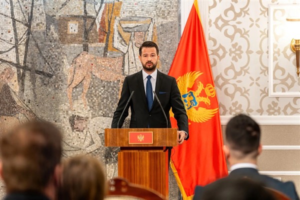 Milatoviç,“Mirko Srzentic” İlkokulu’nu ziyaret etti