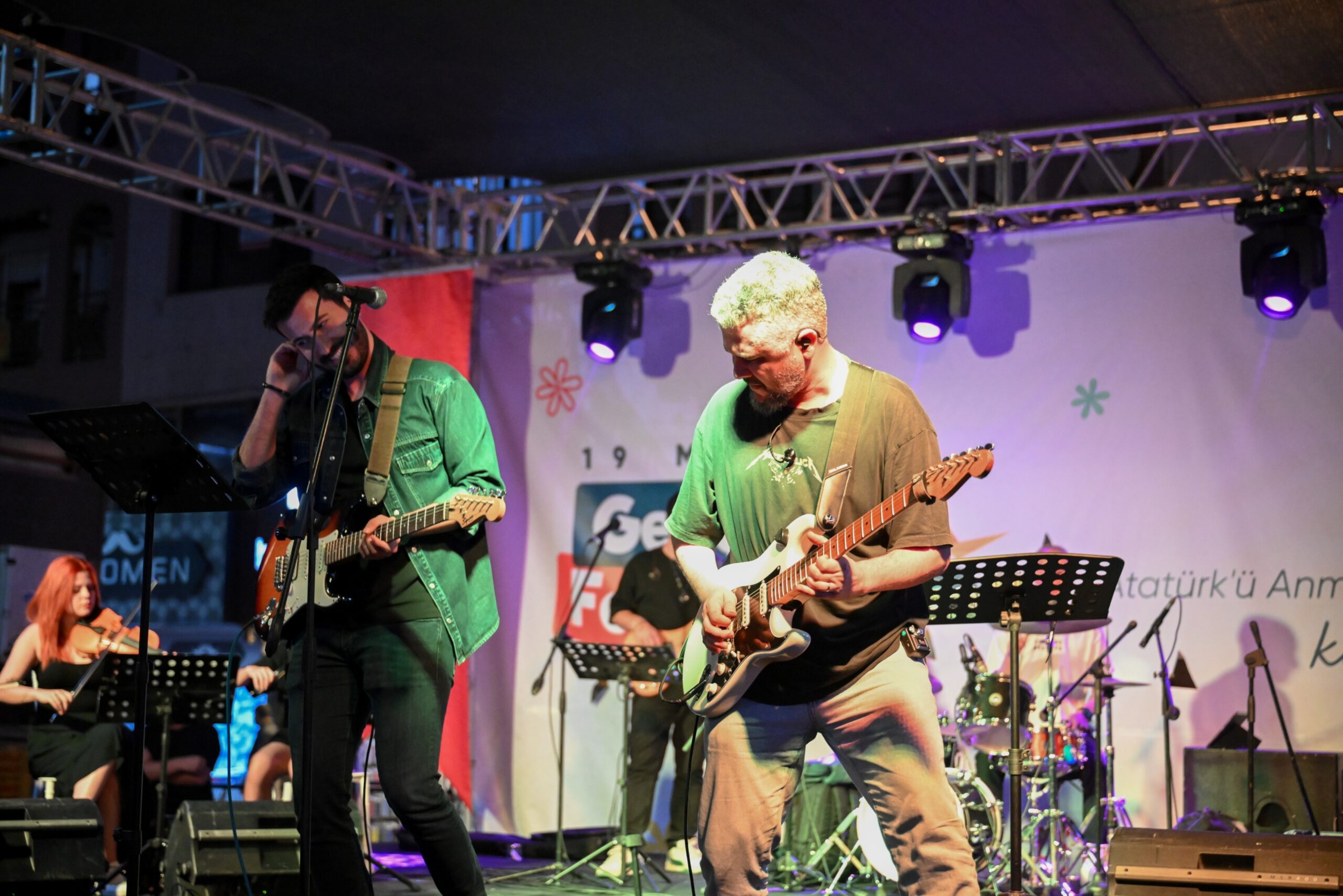 Grup Zoza ilk konserinde Bornovalılarla buluştu