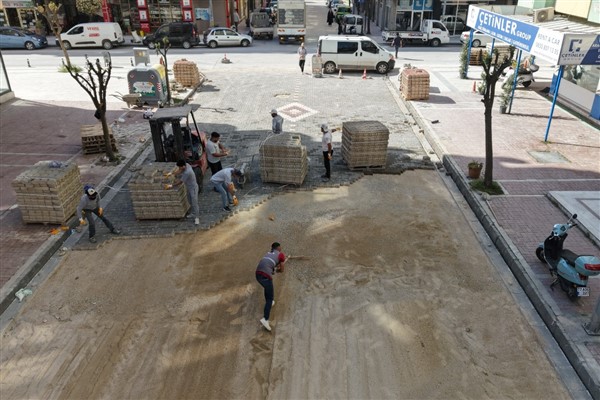 Yalova Belediyesi’nden parke yol iyileştirmesi