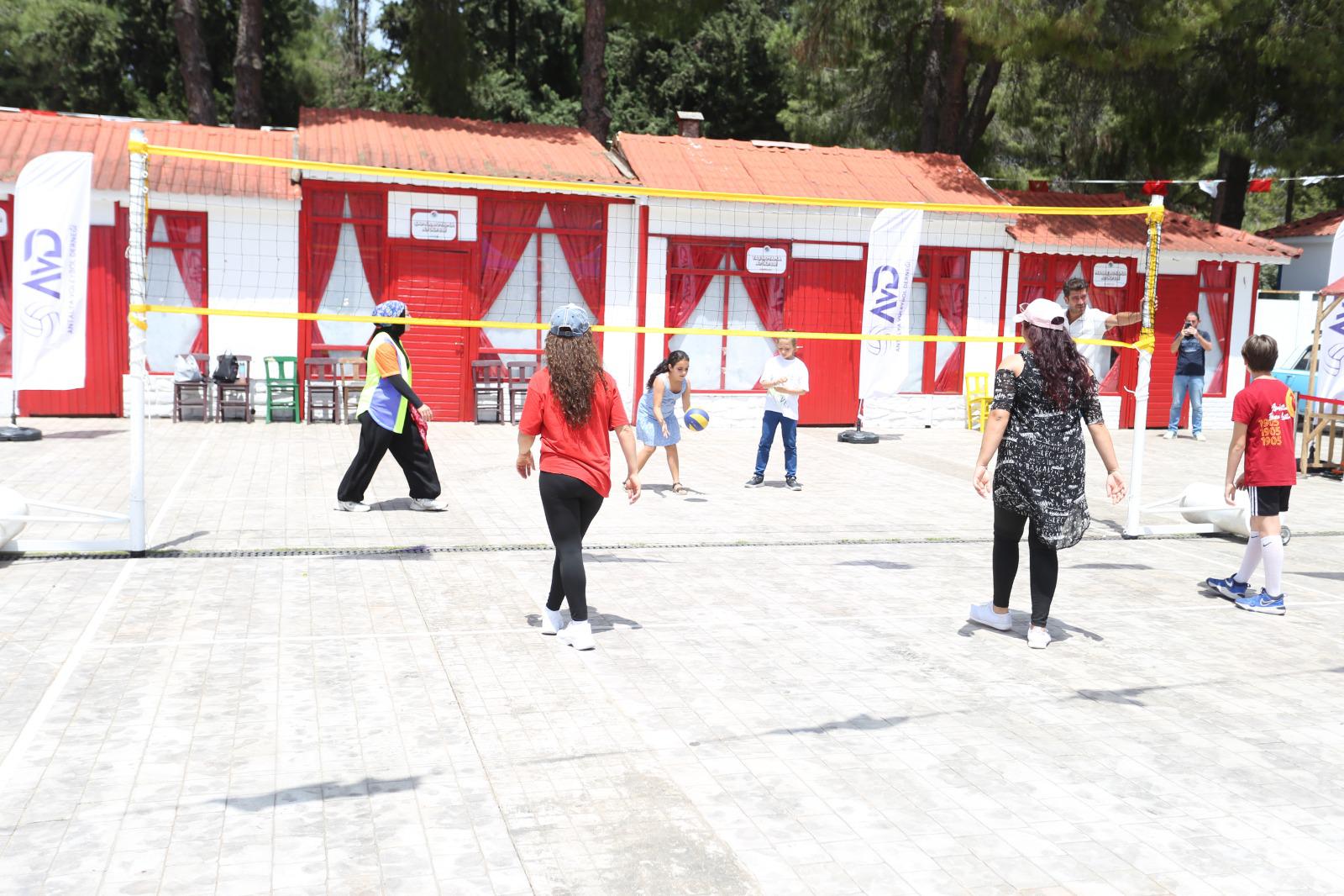 Kepez Belediyesi’nden Anne Çocuk Voleybol Festivali