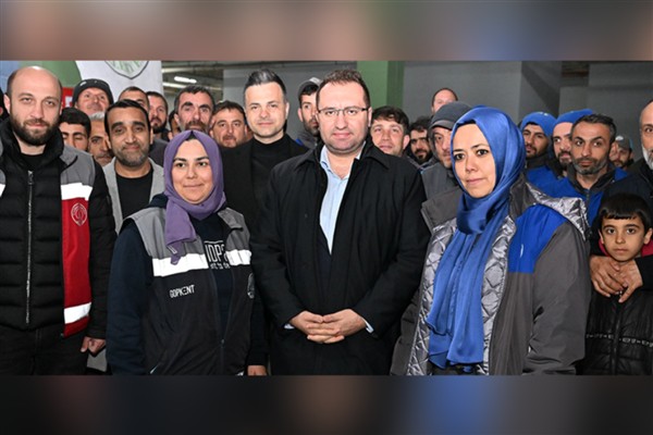 Gaziosmanpaşa’da belediye işçileri 1 Mayıs’ı kutladı