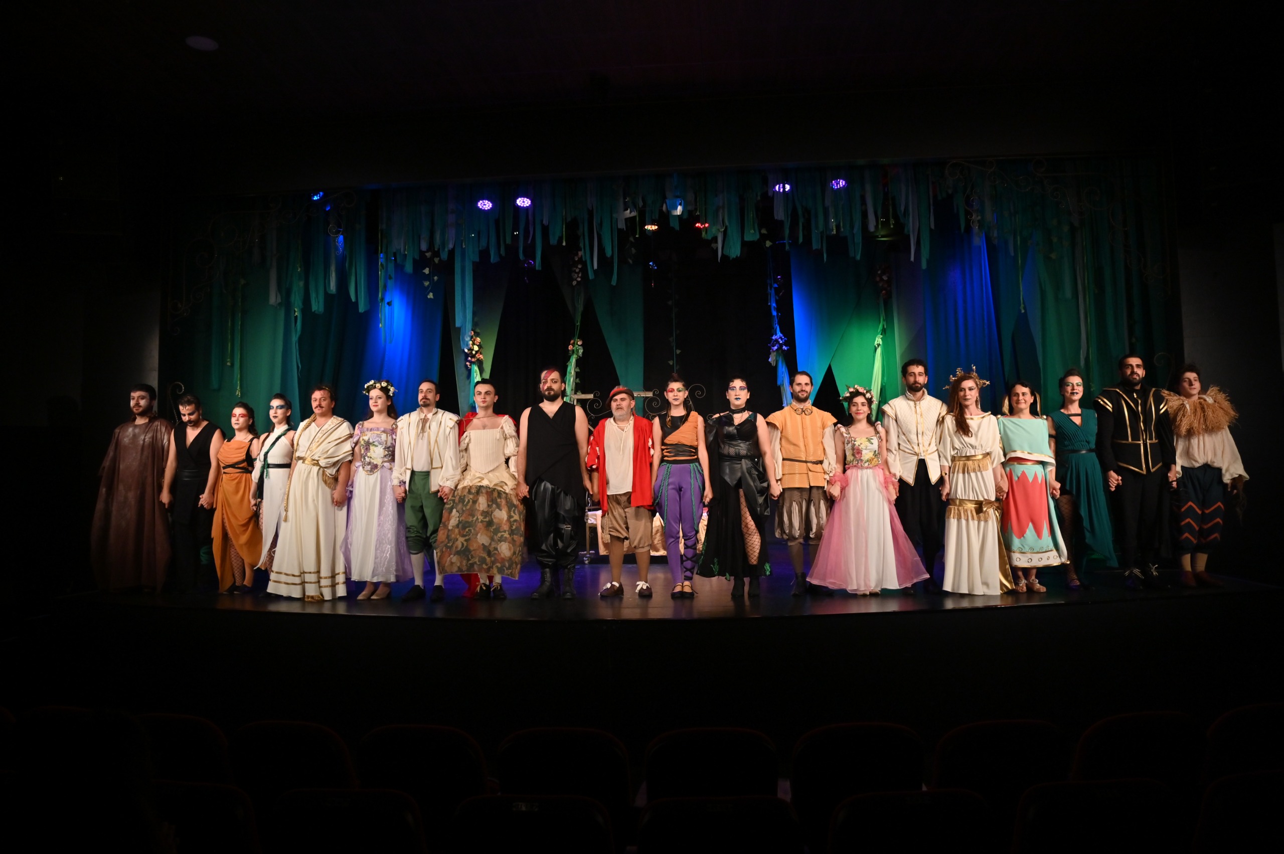 Manisa Şehir Tiyatrosu’na “En Başarılı Anadolu Tiyatrosu Özel Ödülü”