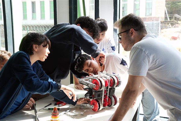 İBB Teknoloji Atölyesi öğrencilerine ödül