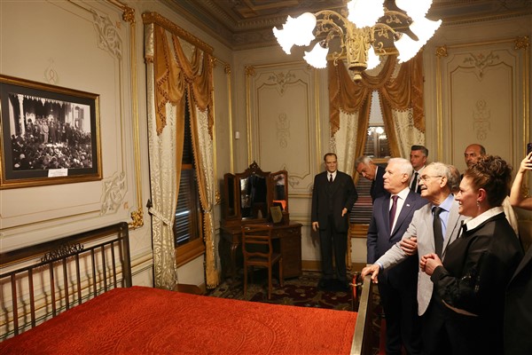 Atatürk’ün balmumu heykeli, Hünkar Köşkü’nde sergileniyor