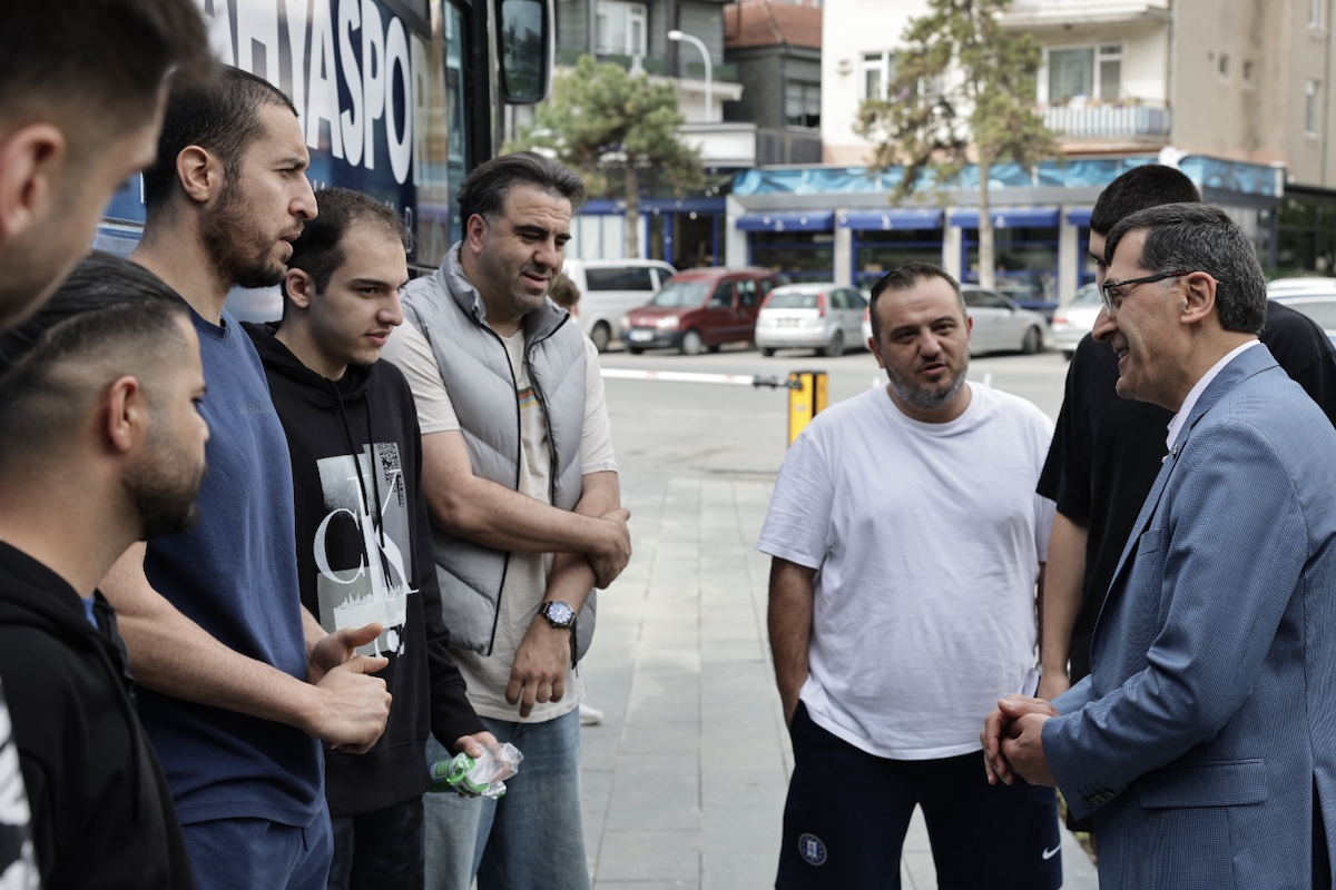 Başkan Kahveci, Kütahya Belediyespor Erkek Basketbol Takımı’nı uğurladı