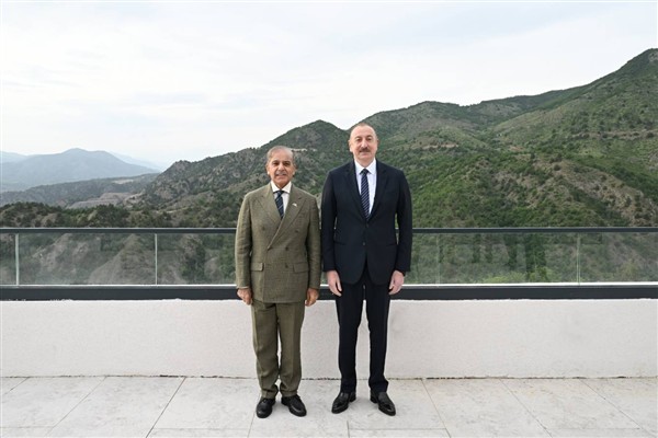Aliyev, Pakistan Başbakanı Şerif ile bir araya geldi