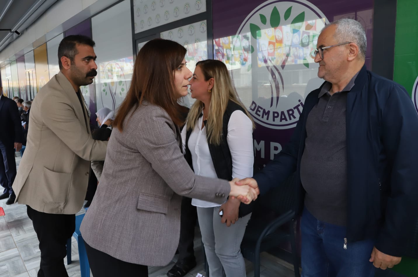 Eş Başkanlar Bucak ve Hatun, hayatını kaybeden Önder için taziyeleri kabul etti