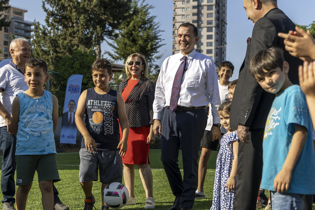 Yenişehir Belediyesi halı saha yapımına devam ediyor