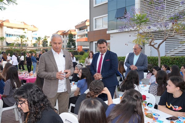 Alanya Belediyesi Ortaöğretim Kız Öğrenci Yurdu’nda moral gecesi