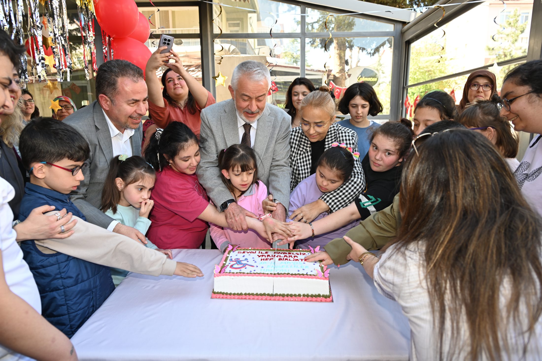 Başkan Başdeğirmen, Isparta Özel Öncü İletişim Rehabilitasyon Merkezi’ni ziyaret etti