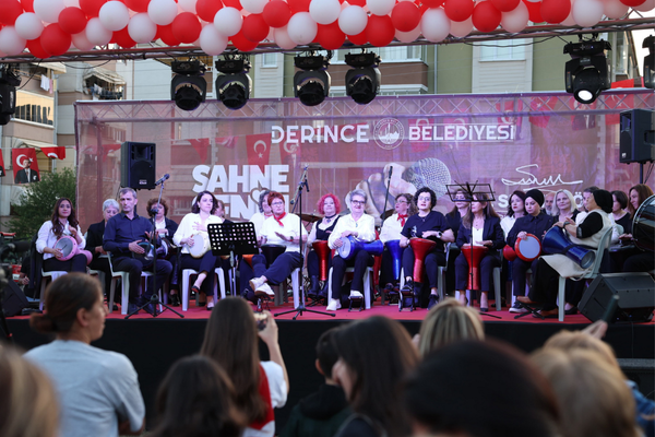 Derince’de 19 Mayıs kortej ve konserle kutlandı