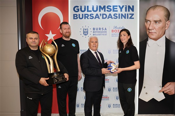 Şampiyon sporculardan Başkan Bozbey’e ziyaret