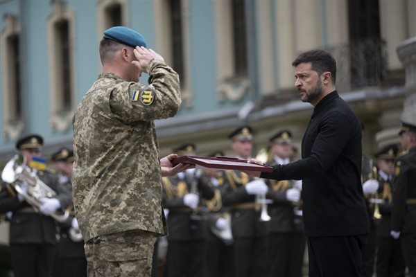 Zelenski, Deniz Piyadeleri ve aileleriyle buluştu