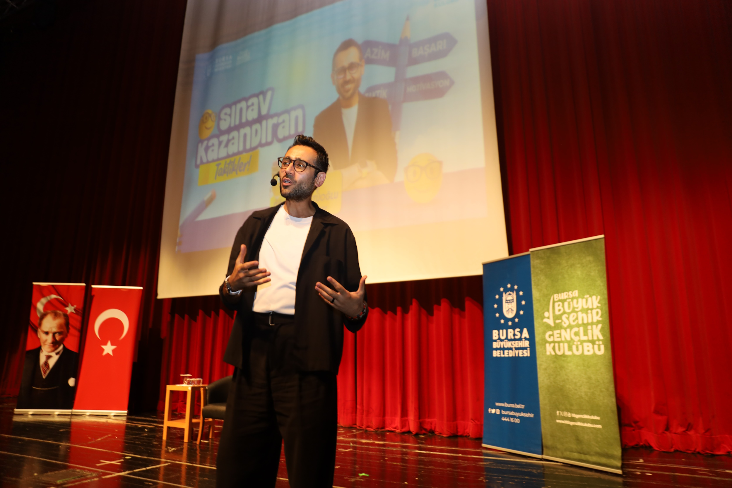 Eğitimci-Yazar Müftüoğlu, Bursa’da öğrencilerle buluştu