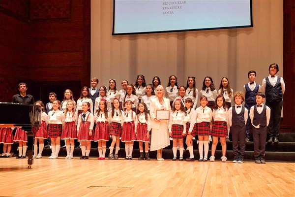 Çok Sesli Gençlik ve Çocuk Korosu İzmir’den iki ödülle döndü
