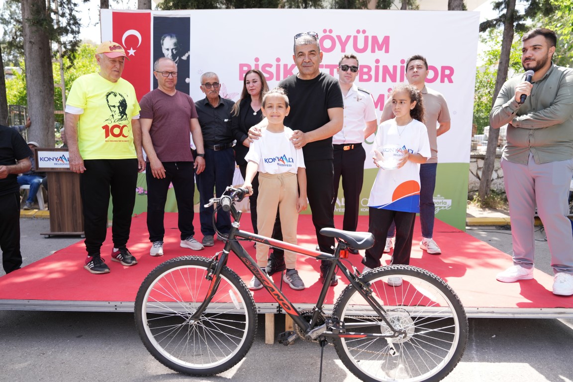Başkan Kotan, Konyaaltılılar ile bisiklet sürdü