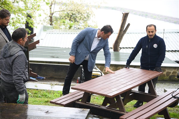 Giresun Kalesi’ndeki oturma bankları ve masalar yenilendi