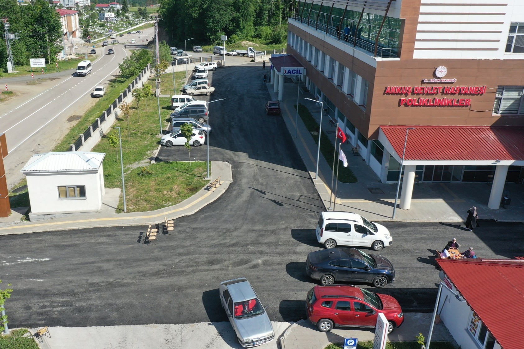 Ordu Büyükşehir Belediyesi, Akkuş Devlet Hastanesi yollarını yeniledi