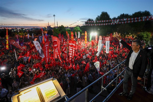 CHP Genel Başkanı Özel, Pendik’teki mitinge katıldı