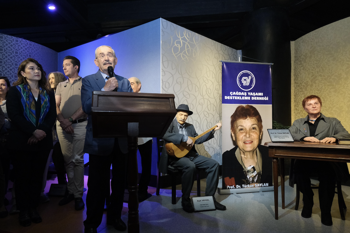 Türkan Saylan’ın balmumu heykeli Eskişehir’de ziyarete açıldı