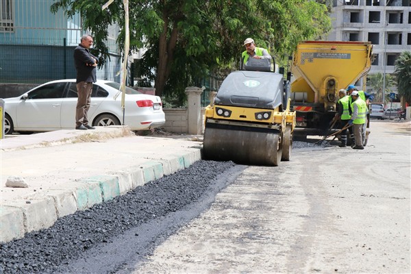 Haliliye Belediyesi sıcak asfalt çalışmalarını sürdürüyor