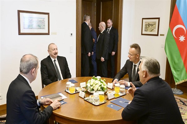 Cumhurbaşkanı Aliyev ile Macaristan Başbakanı Orban Budapeşte’de bir araya geldi