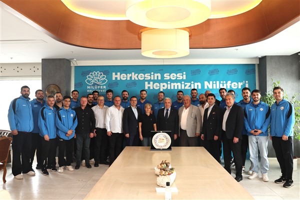 Nilüfer Belediyespor Erkek Hentbol Takımından Başkan Özdemir’e ziyaret