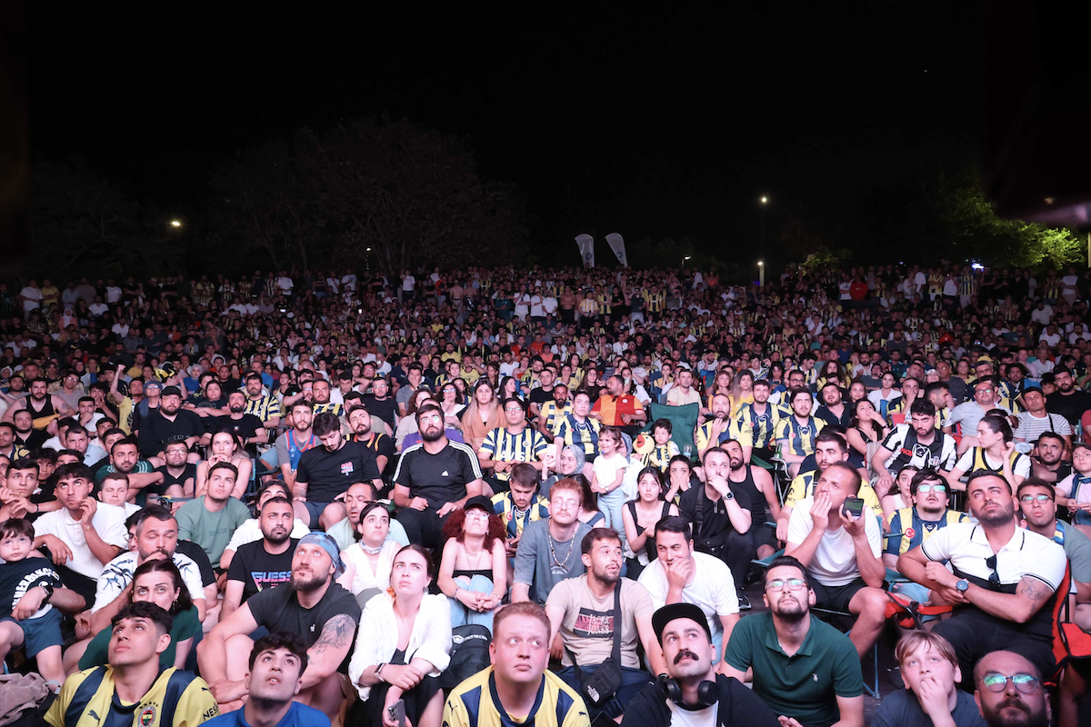 Final Four heyecanı Antalya’da dev ekranda yaşandı
