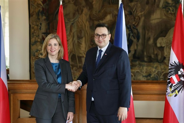 Çekya Dışişleri Bakanı Lipavsky, Avusturyalı mevkidaşı Meinl-Reisinger ile görüştü