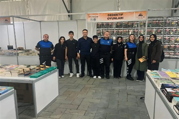 Erzincan emniyeti, Kitap Fuarı’nda öğrencileri bilgilendirdi