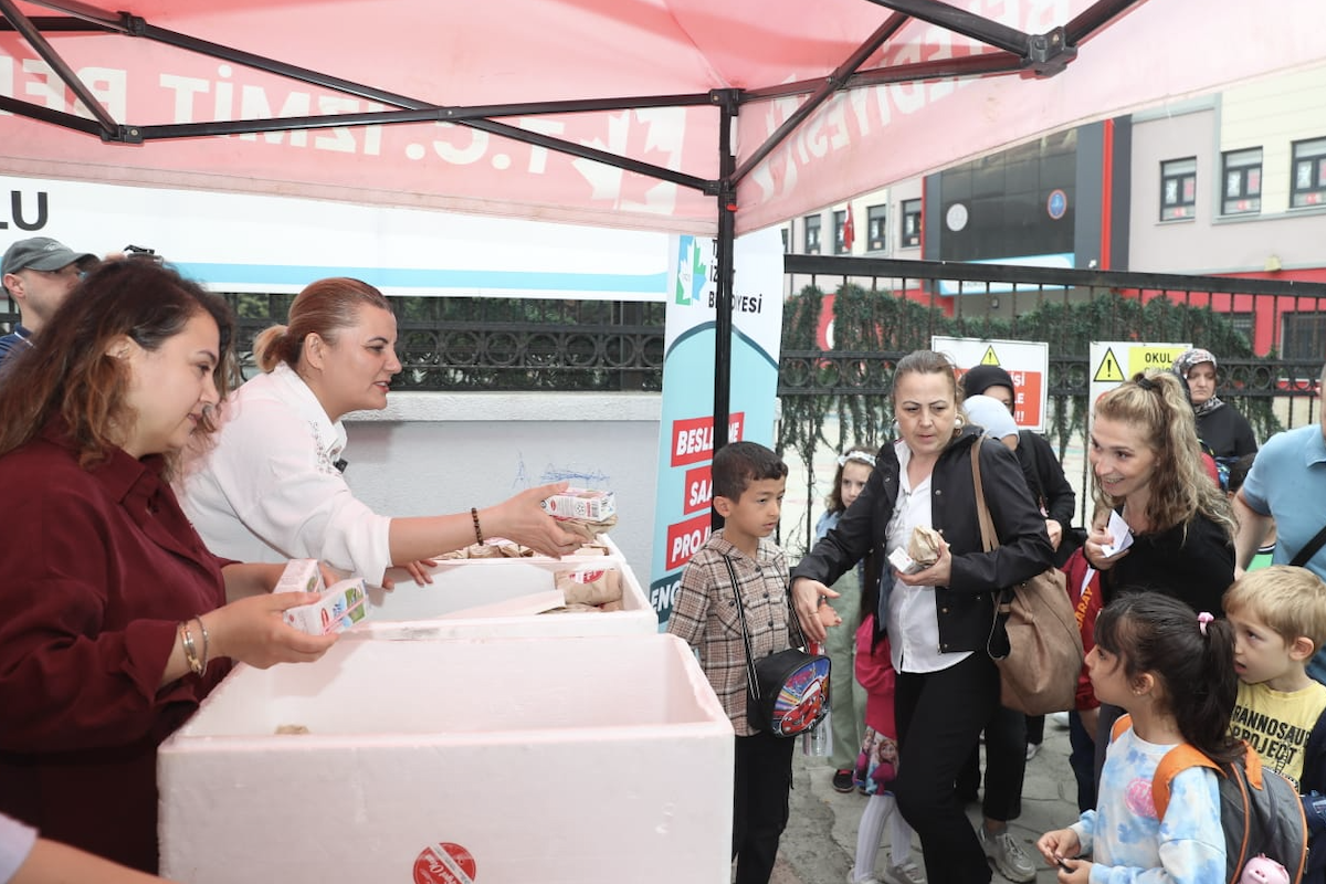 Başkan Hürriyet: Bunun siyaseti olmaz,  çocuklar okula aç gitmesin