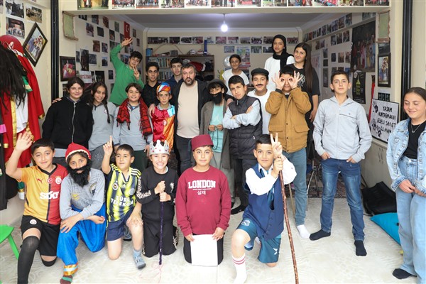 Genç tiyatrocular ‘Paydos’la sahnede