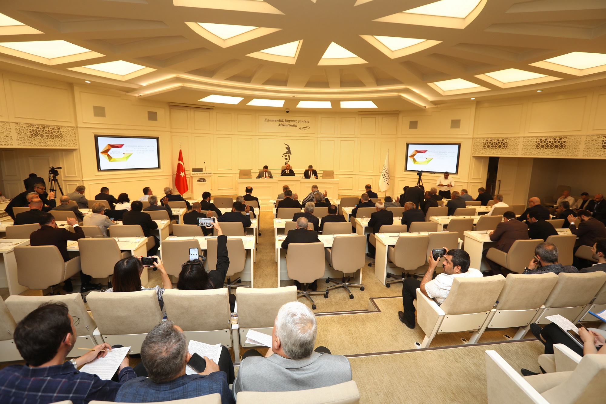 Gaziantep Büyükşehir Belediyesi’nden TFF Başkanı Hacıosmanoğlu’na fahri hemşerilik payesi