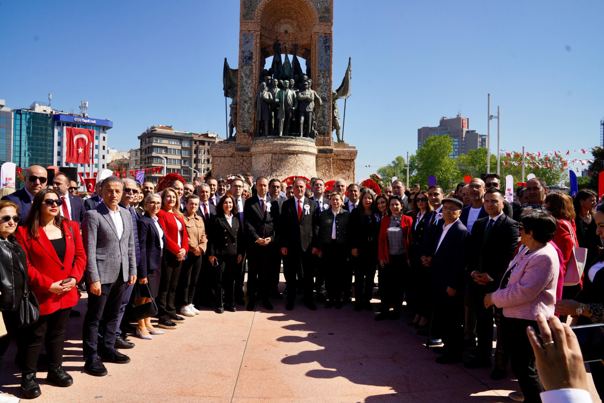19 Mayıs’ın 106’ncı yılı Taksim’de kutlandı