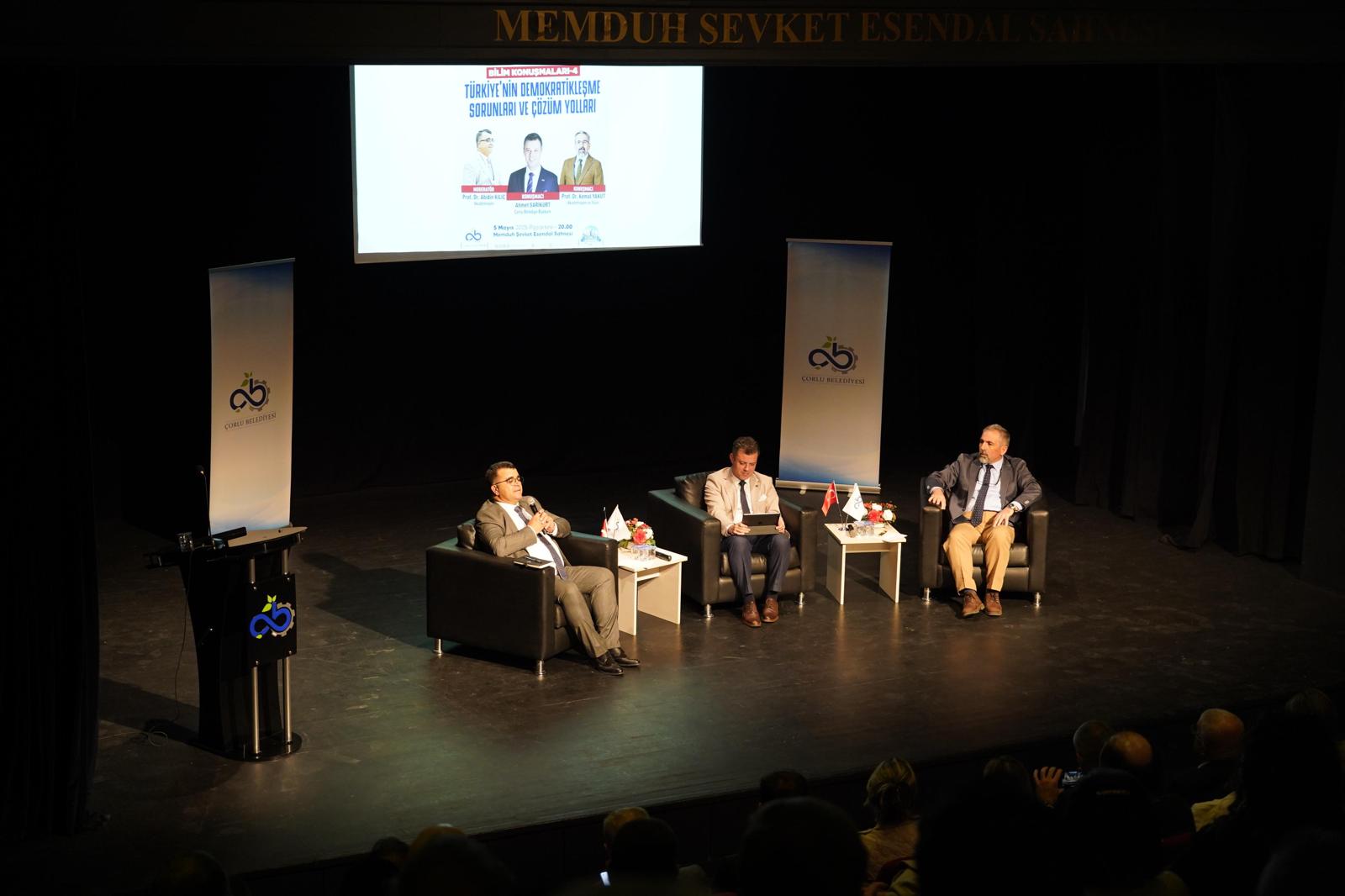 Çorlu’da “Türkiye’nin Demokratikleşme Sorunları ve Çözüm Yolları” paneli yapıldı