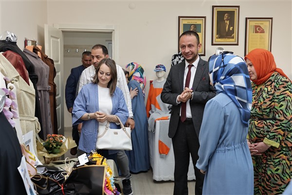 Kütahya’da Yıl Sonu Dikiş Nakış Kursu Sergisi düzenlendi