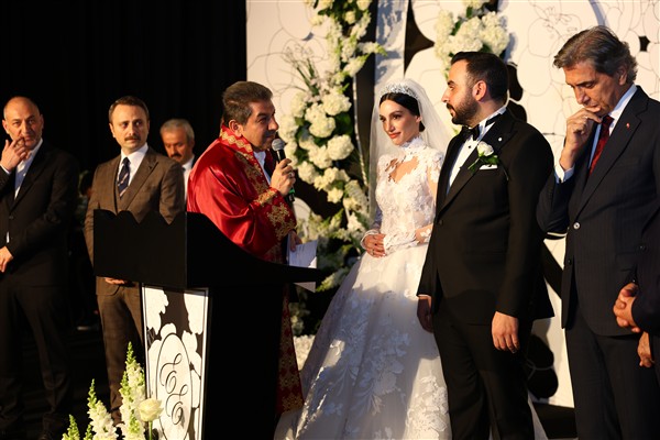 Esenler Belediyesi nikah ücretlerini kaldırdı
