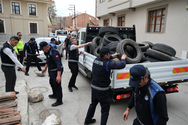 Çorum’da zabıtadan otopark etrafındaki engellere müdahale