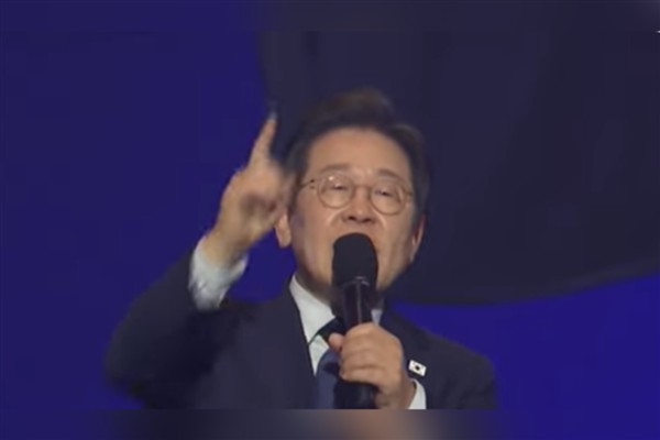 Güney Kore başkan adayı Kuzey Kore ile ilişkileri yeniden tesis etme sözü verdi