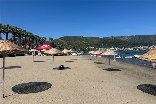 Marmaris’te halk plajlarını yeni sezona hazırlıyor