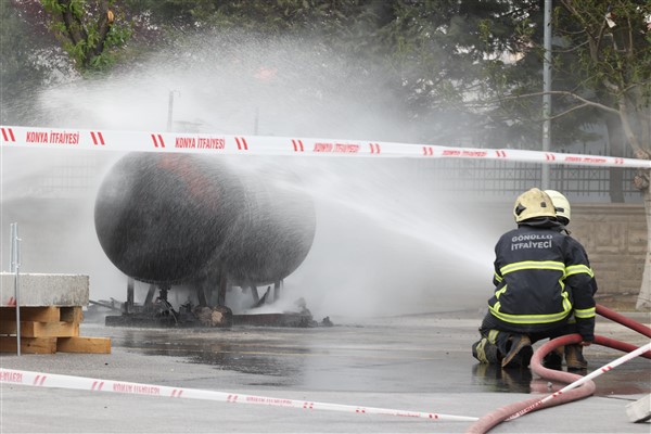 Başkan Altay, “Gönüllü İtfaiyecilik” eğitimi alan öğrencilerle buluştu