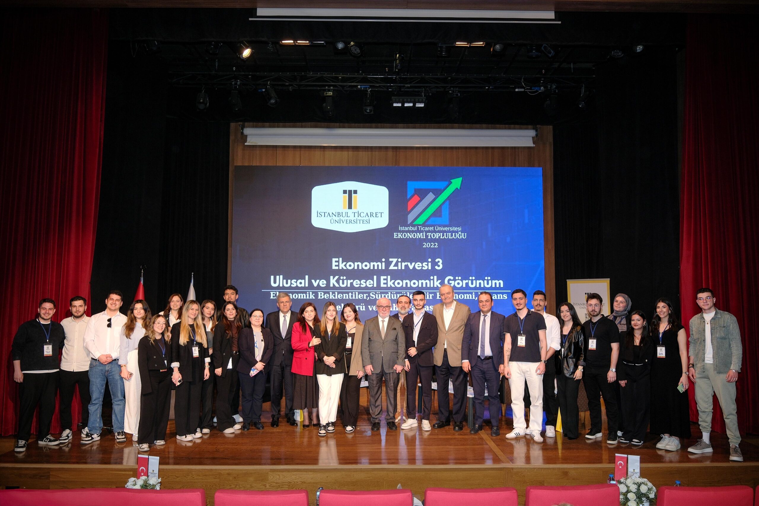 Ekonomi Zirvesi’nde Küresel Krizler, Politikalar ve Dönüşüm Başlıkları Mercek Altına Alındı