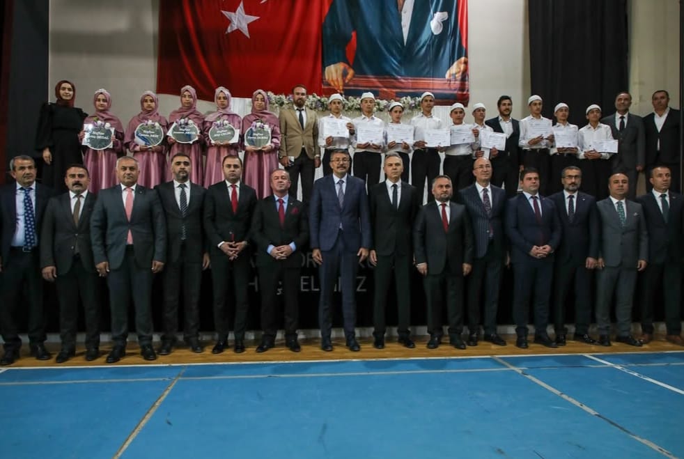 Vali Çelik, Hafızlık Merasimi’ne katıldı