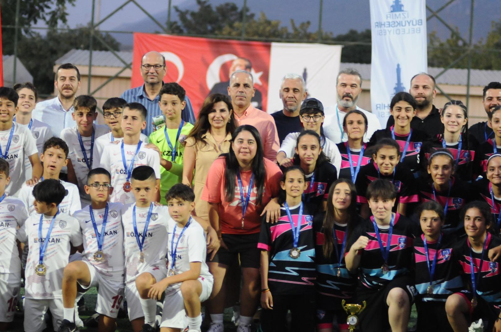 İzmir Büyükşehir Belediyesi’nin sponsor olduğu ligler tamamlandı