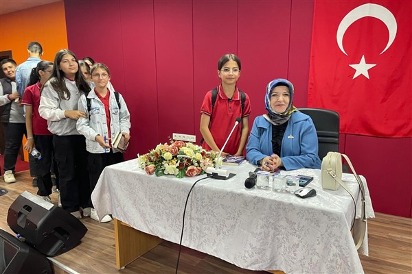 Yazar Esra Bahadır Cesar, Karamanlı öğrencilerle buluştu