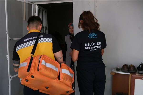 Nilüfer’de ihtiyaç sahiplerine evde sağlık hizmeti veriliyor